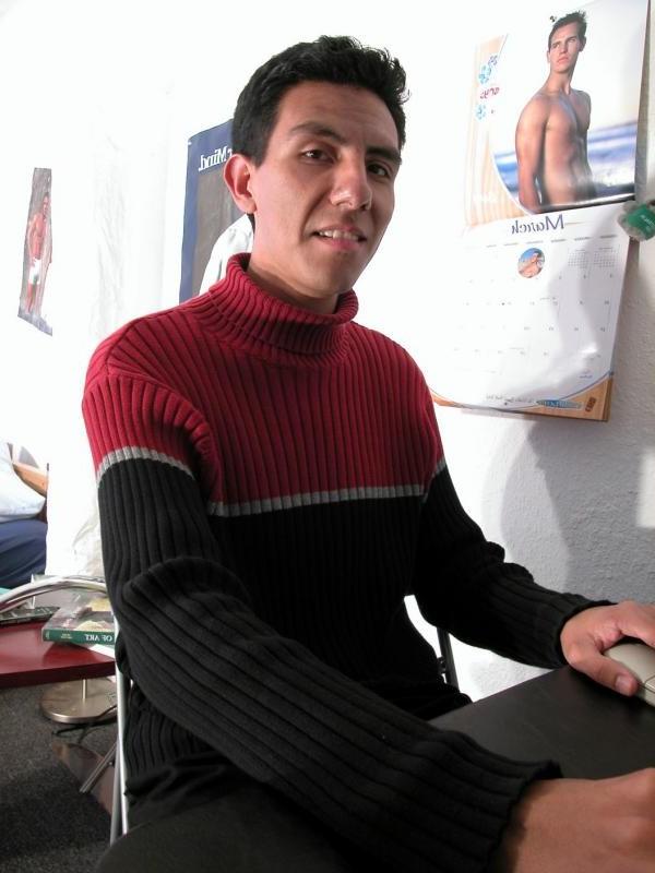 20P Latino hunk poses naked
