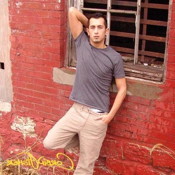 20P Amateur college hunk yanks his cock