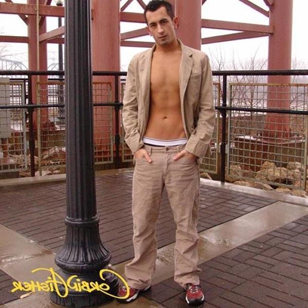 20P Amateur college hunk yanks his cock