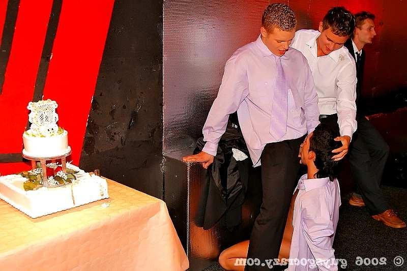 20P At church preacher gets secretely sucked by gay