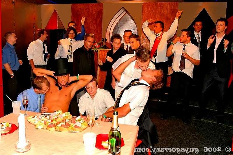 20P At church preacher gets secretely sucked by gay
