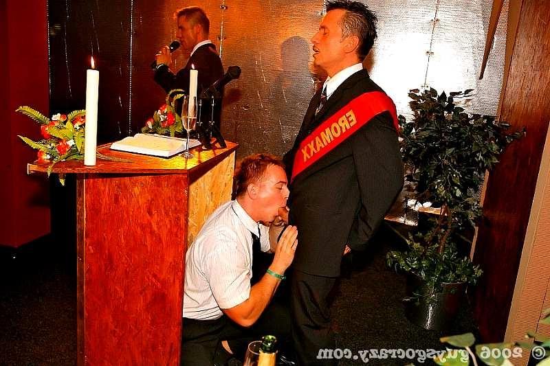 20P At church preacher gets secretely sucked by gay