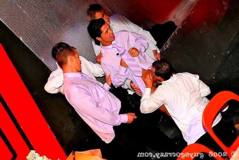 20P At church preacher gets secretely sucked by gay