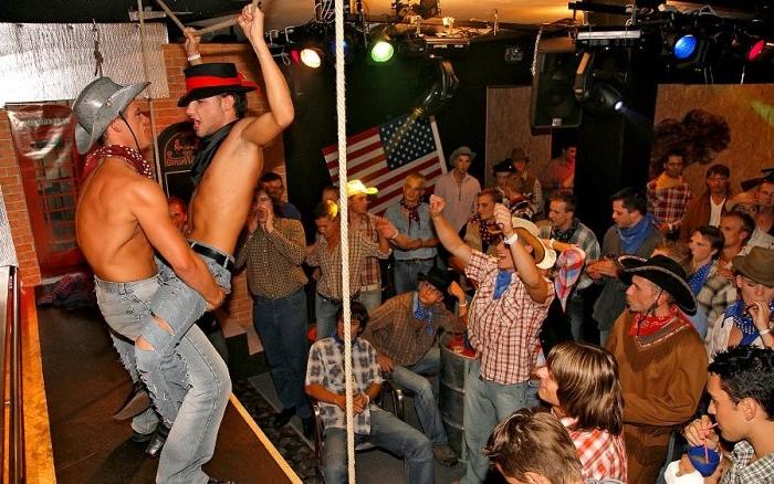 15P hard bodies and hard cocks in this gay orgy