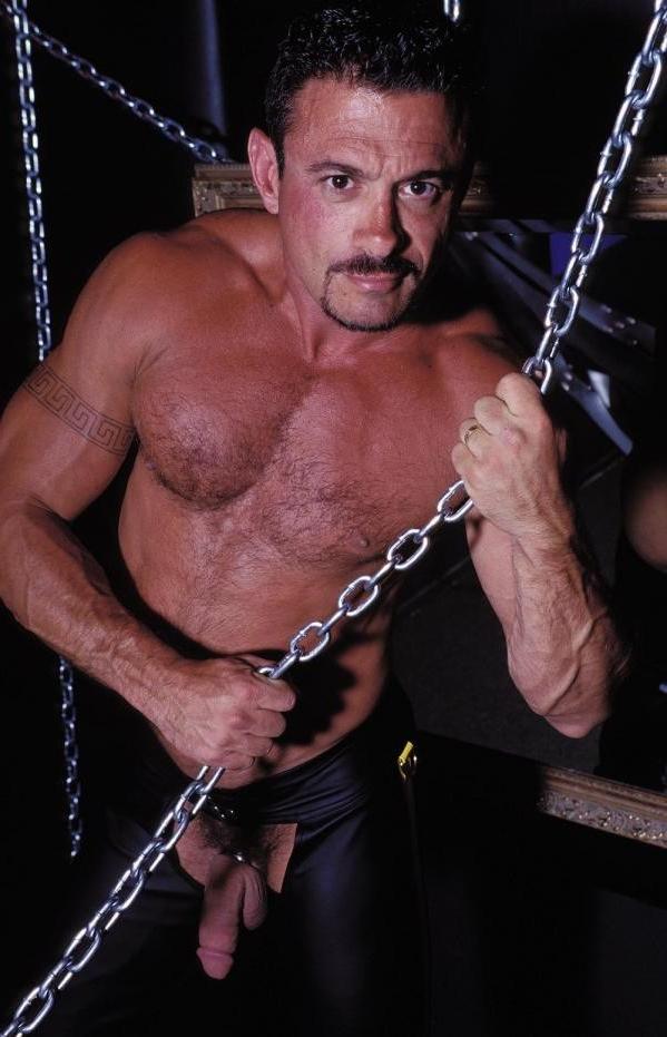 20P Naked hung mature gay man