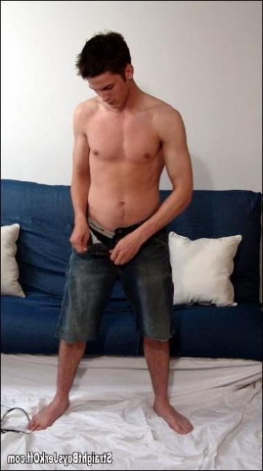 16P spicy twink posing naked and show his huge cock