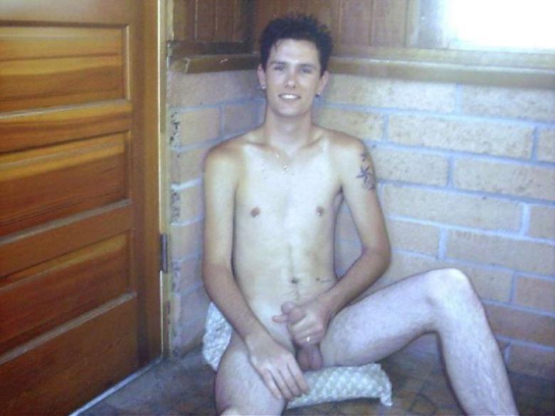 16P spicy twink posing naked and show his huge cock