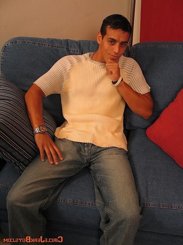 15P hung straight dude yanks cock