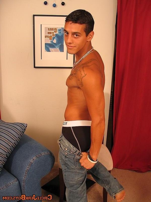 15P hung straight dude yanks cock