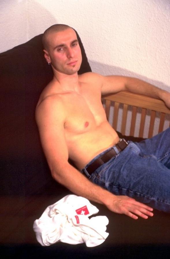 15P Straight dude shows off body