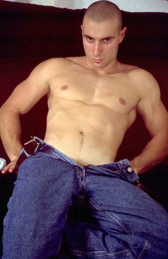 15P Straight dude shows off body