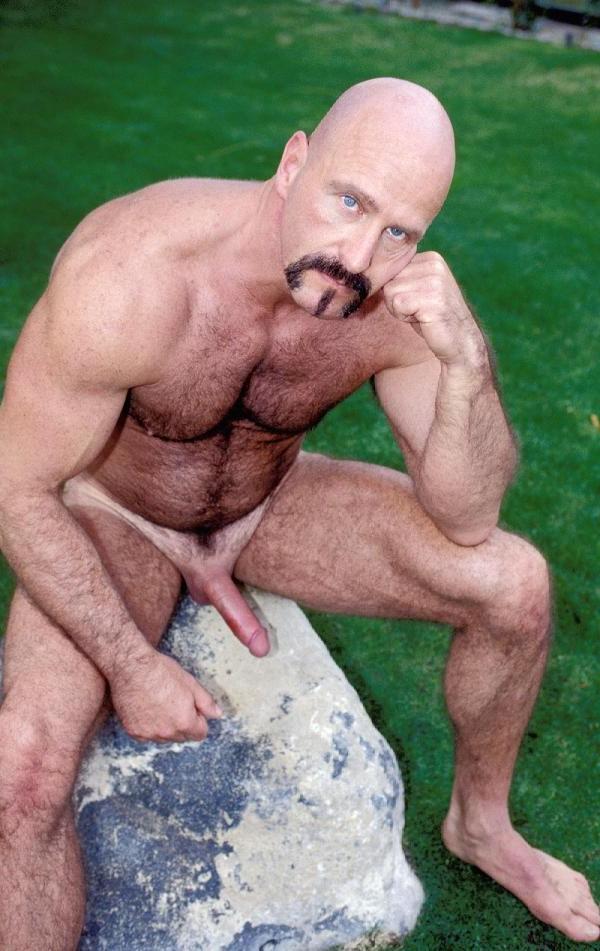 20P Nude mature man