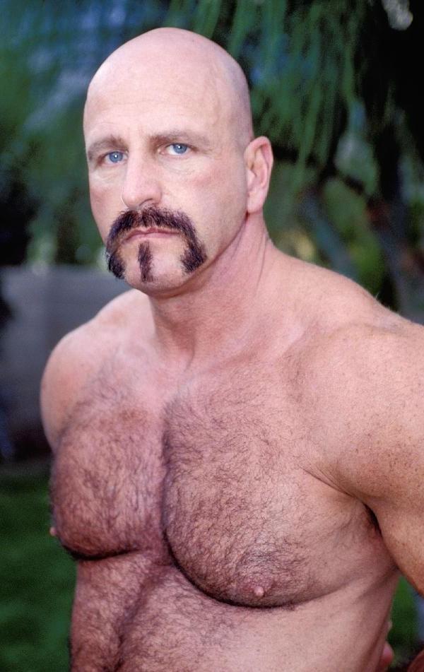 20P Nude mature man