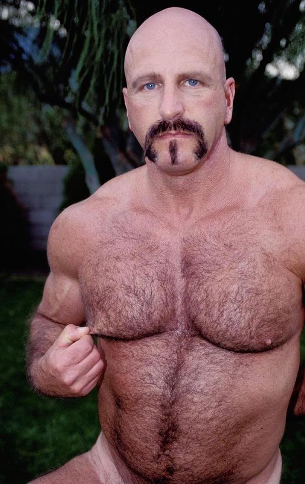 20P Nude mature man