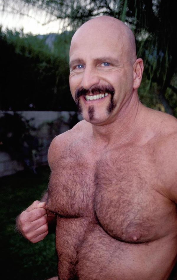 20P Nude mature man