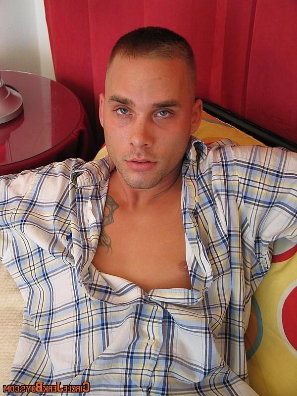 20P Amateur straight dude yanks cock