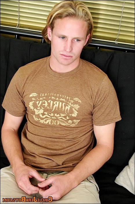 15P Straight guy undressing and jerking his cock