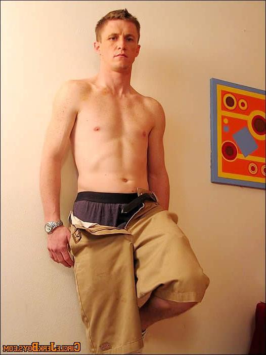 15P Amateur gay stud undressing