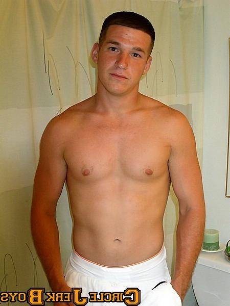 14P Hunk fresh out of the shower