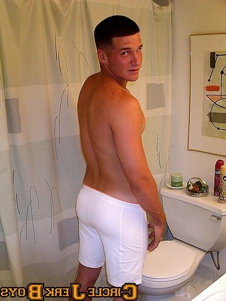 14P Hunk fresh out of the shower