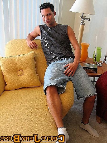 14P Hunk strips down to his boxers