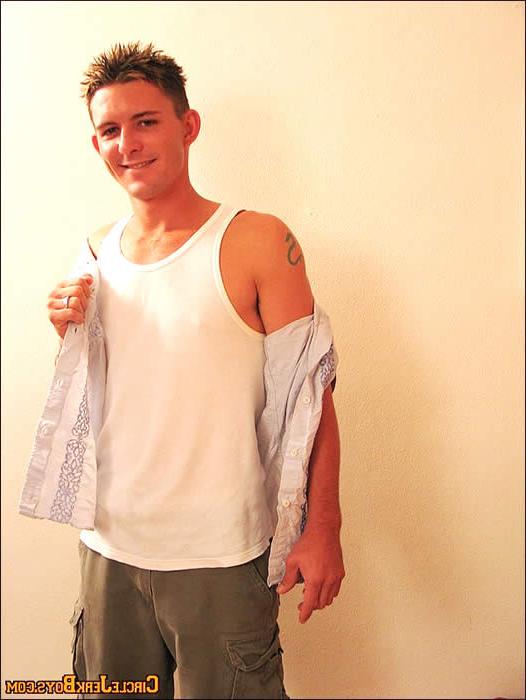 15P Sexy amateur gay undressing