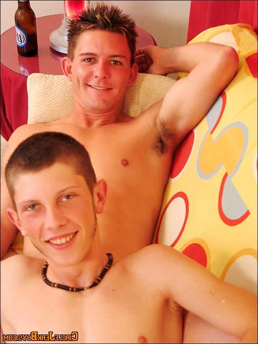 15P Two gay amateurs undressing each others