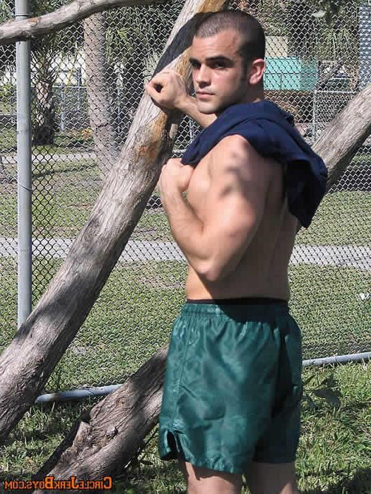 15P Sexy amateur gay undressing and showing his bigdick
