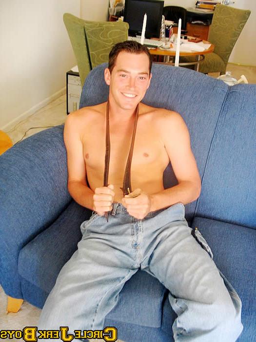 15P Amateur guy undressing and posing