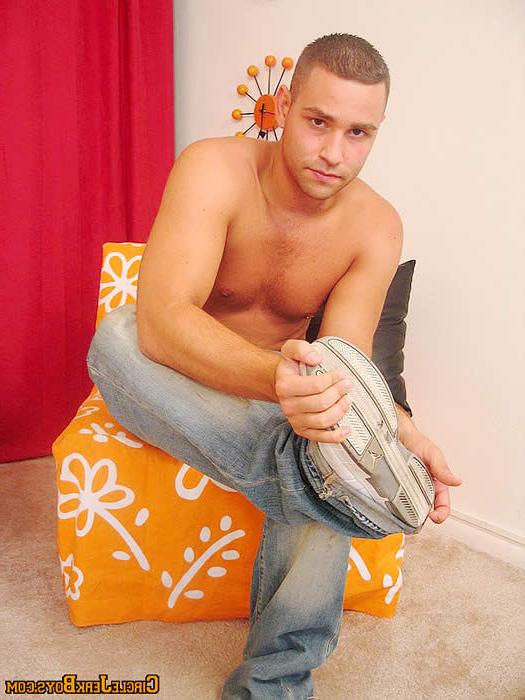 15P Straight amateur guy undressing