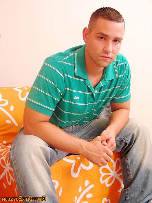 15P Straight amateur guy undressing