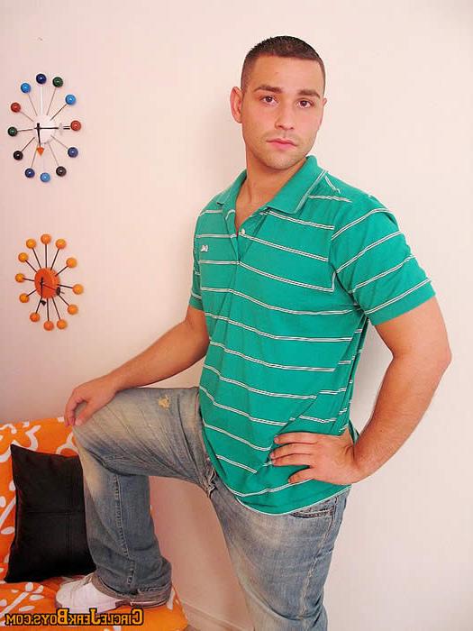15P Straight amateur guy undressing