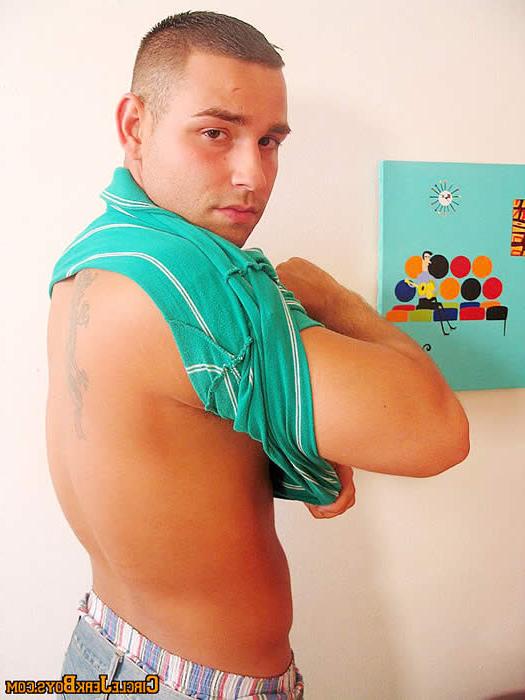 15P Straight amateur guy undressing