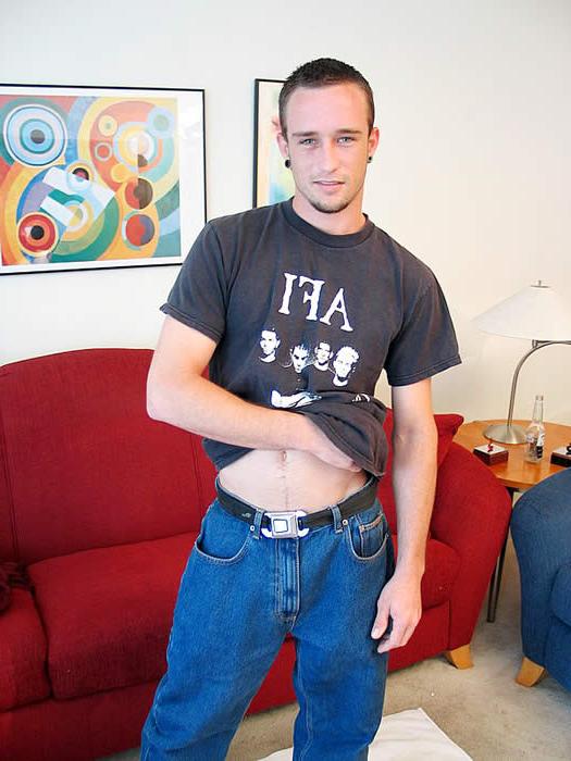 15P Straight amateur taking off his clothes