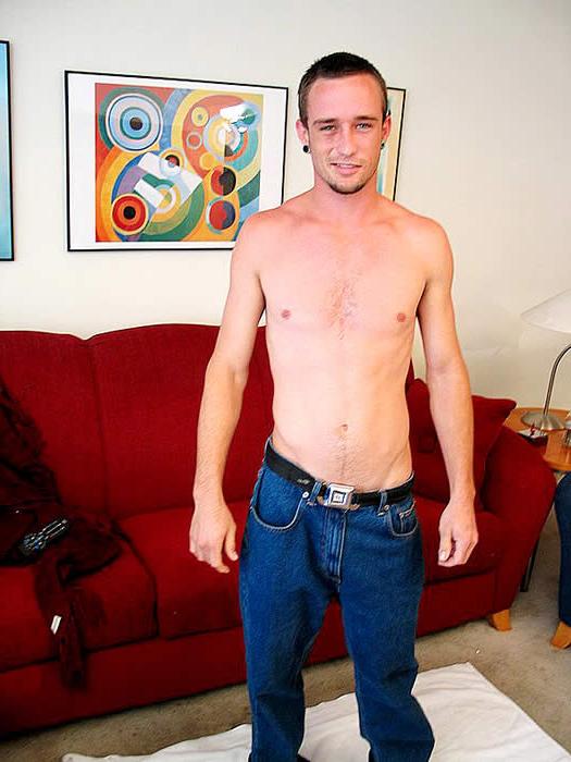 15P Straight amateur taking off his clothes