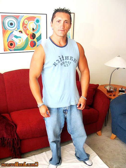 15P Amateur guy showing off his strong body