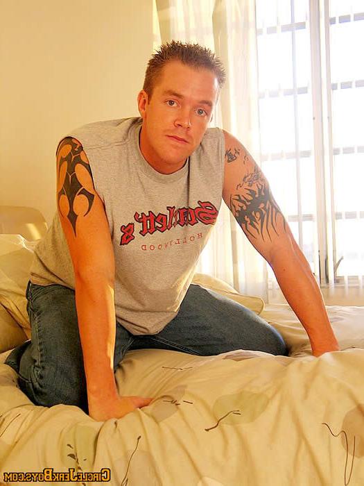15P Horny straight guy jerking off