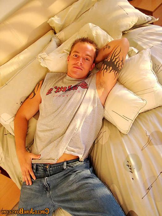 15P Horny straight guy jerking off