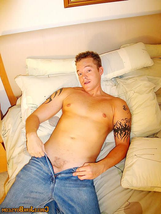 15P Horny straight guy jerking off