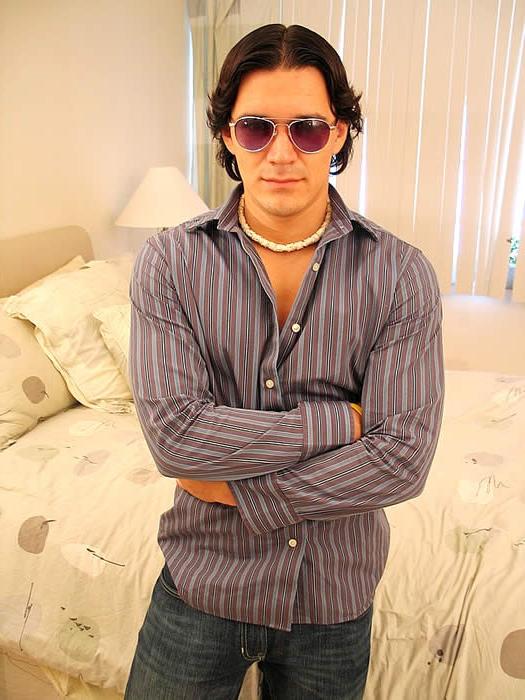 15P Hot looking amateur hunk with sexy body