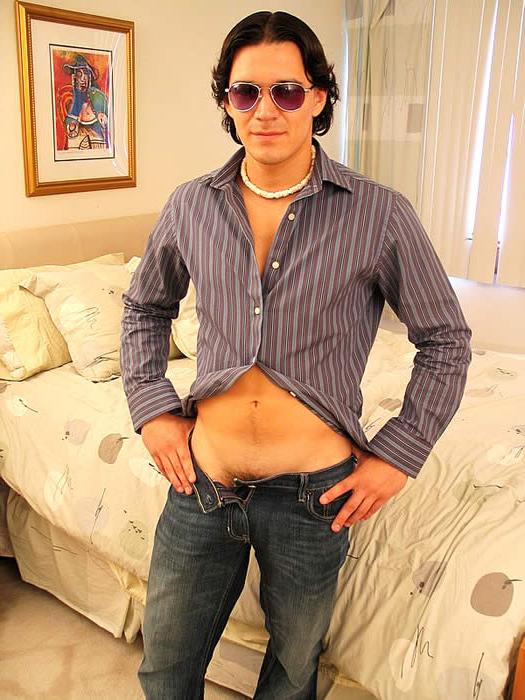 15P Hot looking amateur hunk with sexy body