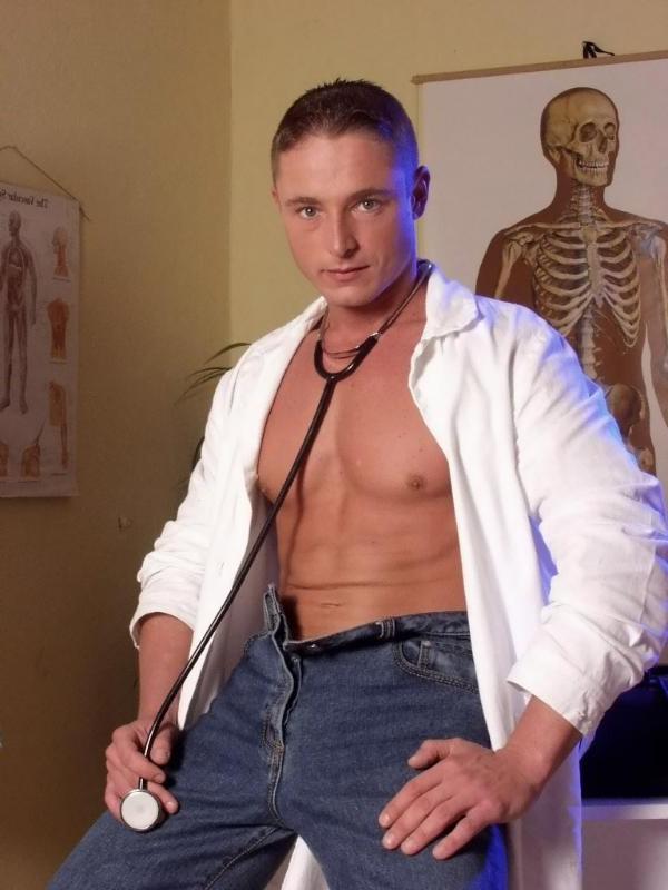 20P Big dicked naked gay hunk