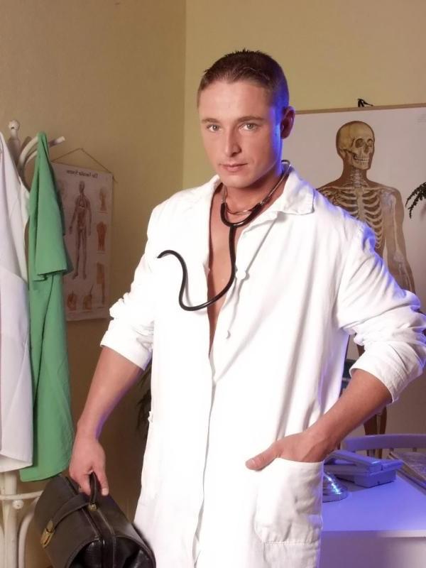 20P Big dicked naked gay hunk