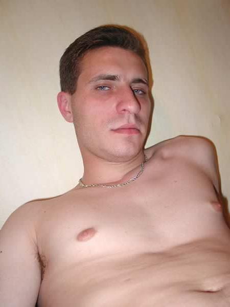 13P Naked amateur showing his dick