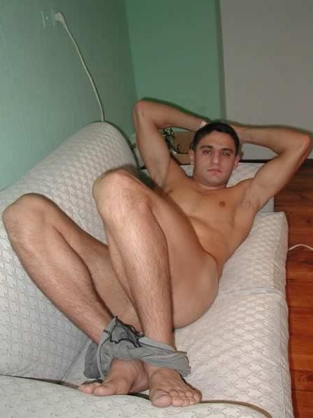 13P Amateur hunk showing his sexy naked body