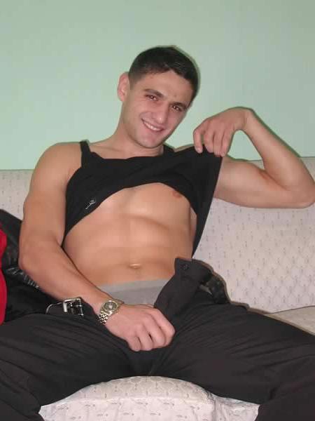 13P Amateur hunk showing his sexy naked body