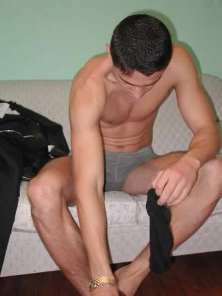 13P Amateur hunk showing his sexy naked body