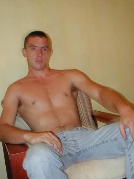 13P Naked amateur showing his cock