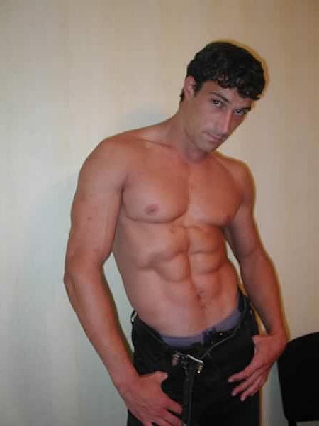 13P Muscular hunk showing off his body