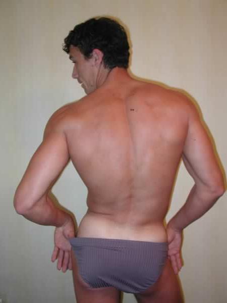 13P Muscular hunk showing off his body